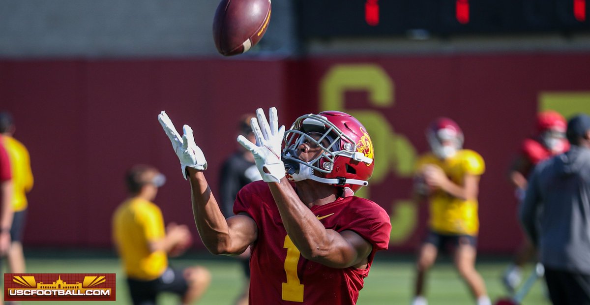 insidetroy's tweet photo. On the eve of the Lincoln Riley era we delivered another epic War Room, taking you inside the #USC football program with notes on the team &amp; recruiting.

If you are not a member, now is the PERFECT time to sign up with our 75% off sale!

War Room here: https://t.co/noQDHHtZhu https://t.co/wUpLqsh01f