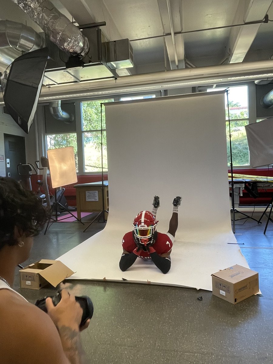 EmilySReports's tweet photo. It’s media day here @ Panzer for @Montclair_FB !!! 📸🦅🏈 https://t.co/rulecxY2gH