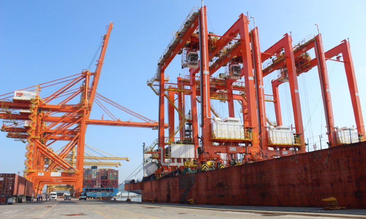 GrupoT21's tweet image. ⚓️ Contecon Manzanillo recibe 4 grúas RTG bit.ly/3B8B5mH

#GrupoT21 #Marítimo #ConteconManzanillo #PuertoManzanillo #AsiponaManzanillo