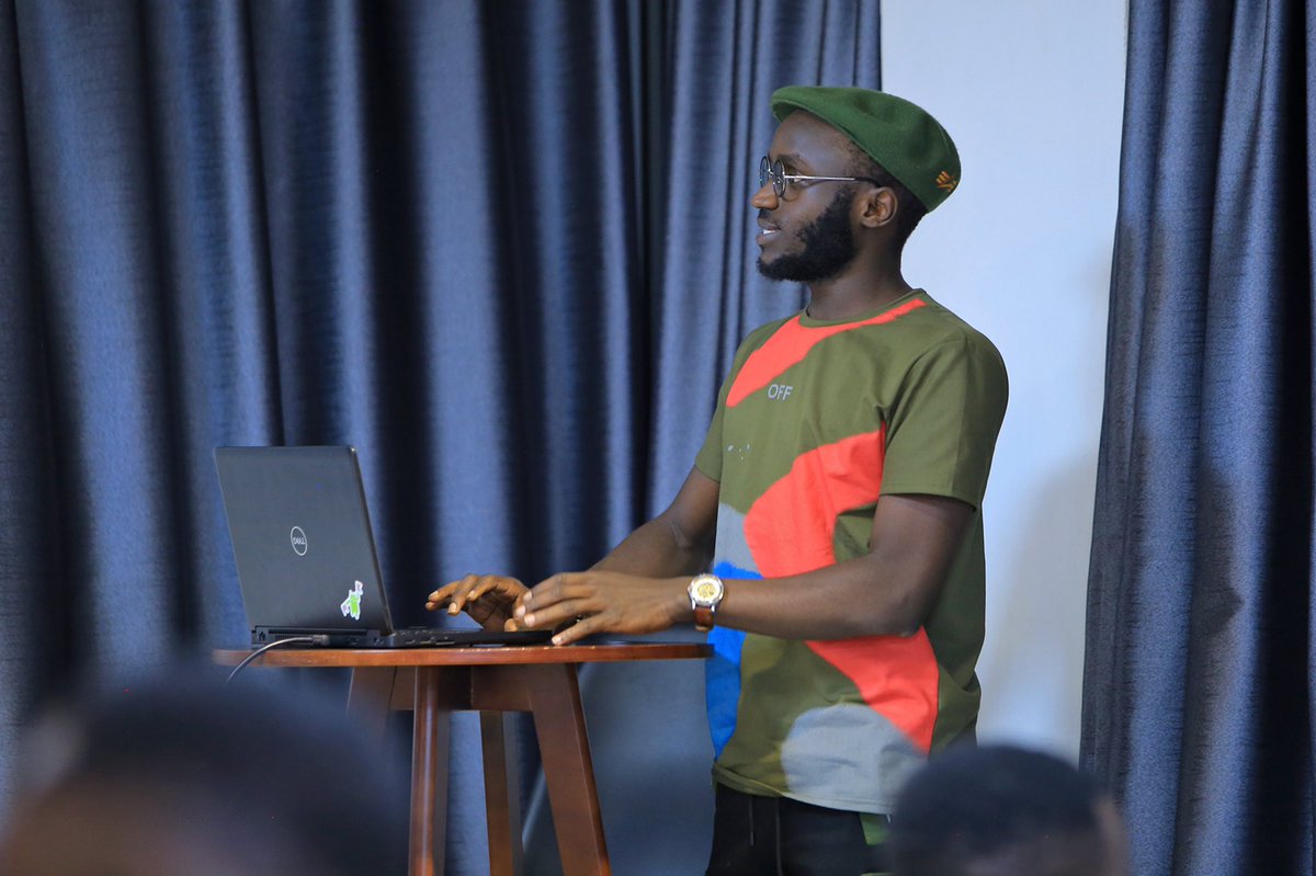 0xeliashezron's tweet photo. I am glad to have presented a demo on how to build a basic food vendors Dapp built on the celo blockchain to the @CeloOrg community in Uganda 🇺🇬. 
This was after I completed the ‘introduction to celo blockchain’ programming by @dacadeOrg. https://t.co/ZsPRmgvKH9