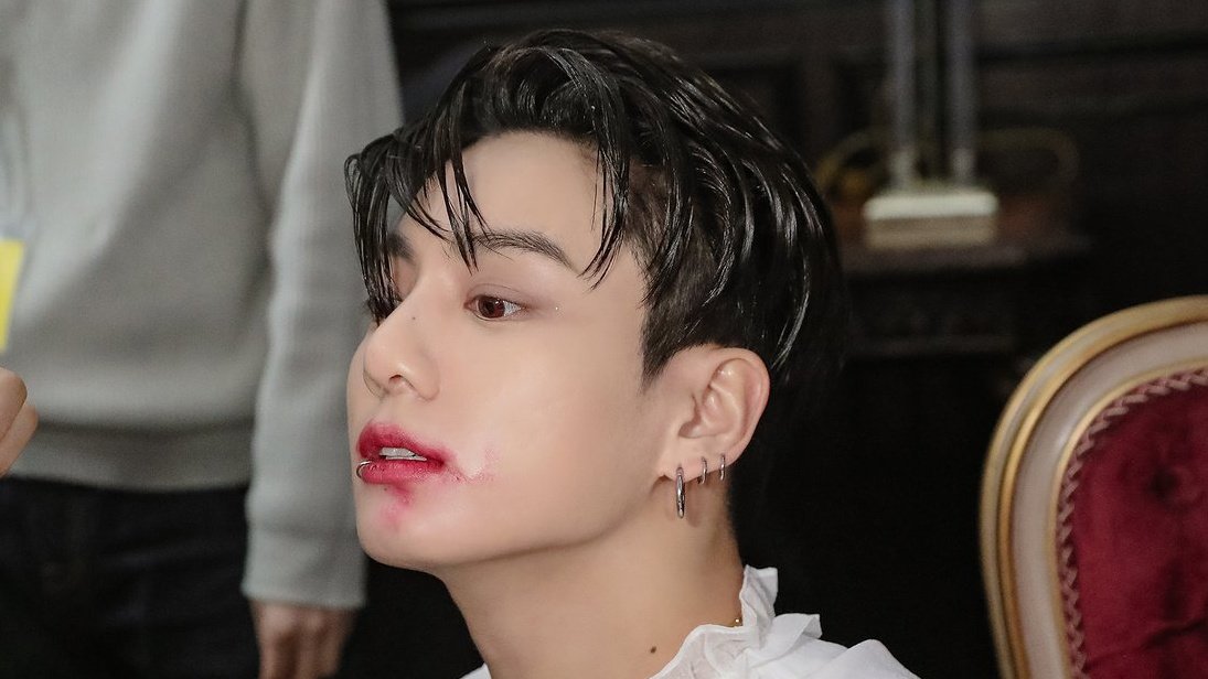 jeonficient's tweet photo. these 4 pics are so hot https://t.co/eP4eeOXw4t