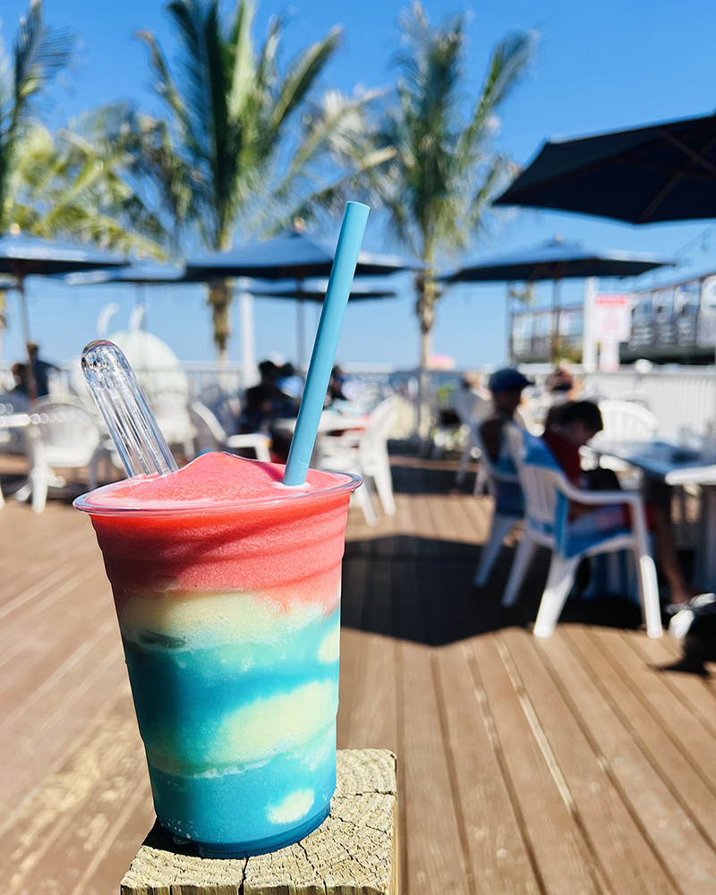 Happy Labor Day Weekend!🇺🇸Let's celebrate work by not doing any!🍹

We have live entertainment on our outdoor stage and DJs on the beach all weekend long! There's no better place to be!🎧🕺