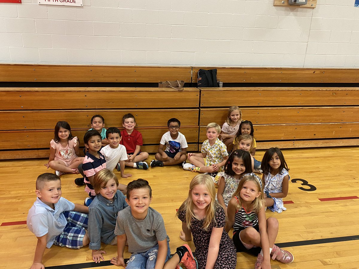 Beautiful smiles for picture day!!! #webelong220 <a href="/barrington220/">Barrington 220</a> <a href="/CountrysideD220/">Countryside Elementary</a>