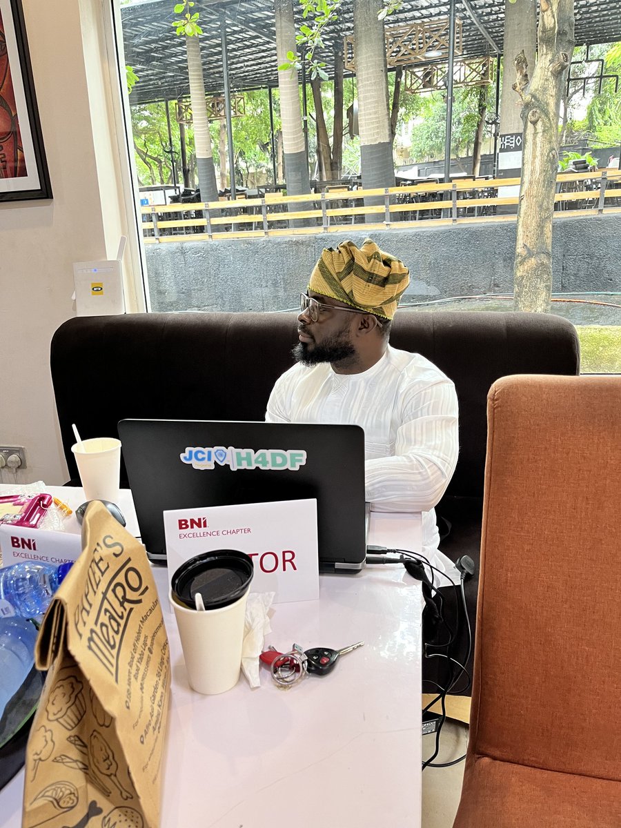Olayinka_Solomo's tweet photo. Set peace of mind as your highest goal, and organize your life around it!

#FridayMotivation https://t.co/vFssKGk9LC