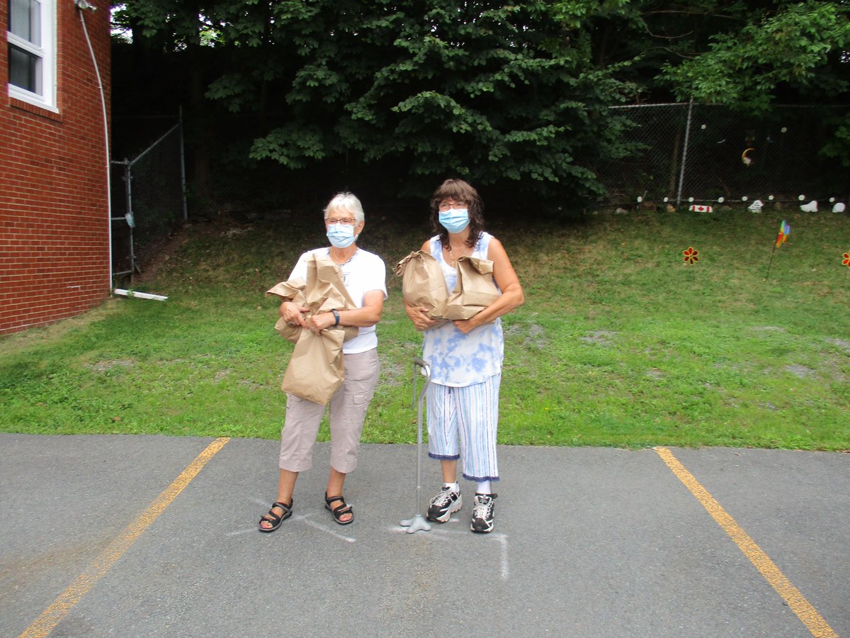 TakeActionGroup's tweet image. With the Support from @welldartmouth the NDORC-Foodbank @feednovascotia Received some Fresh Veggies from the Garden! 😊