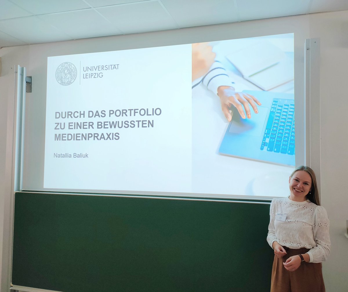 Heute bei der @FaDaFeV -Tagung über mein experimentelles Seminar zur Förderung digitaler Kompetenzen angehender DaZ-Lehrender an der <a href="/tudresden_de/">TU Dresden</a> im Rahmen des @HDSachsen-Zertifikats vorgetragen und mich sehr über eine spannende Diskussion mit Kolleg:innen gefreut 🎓