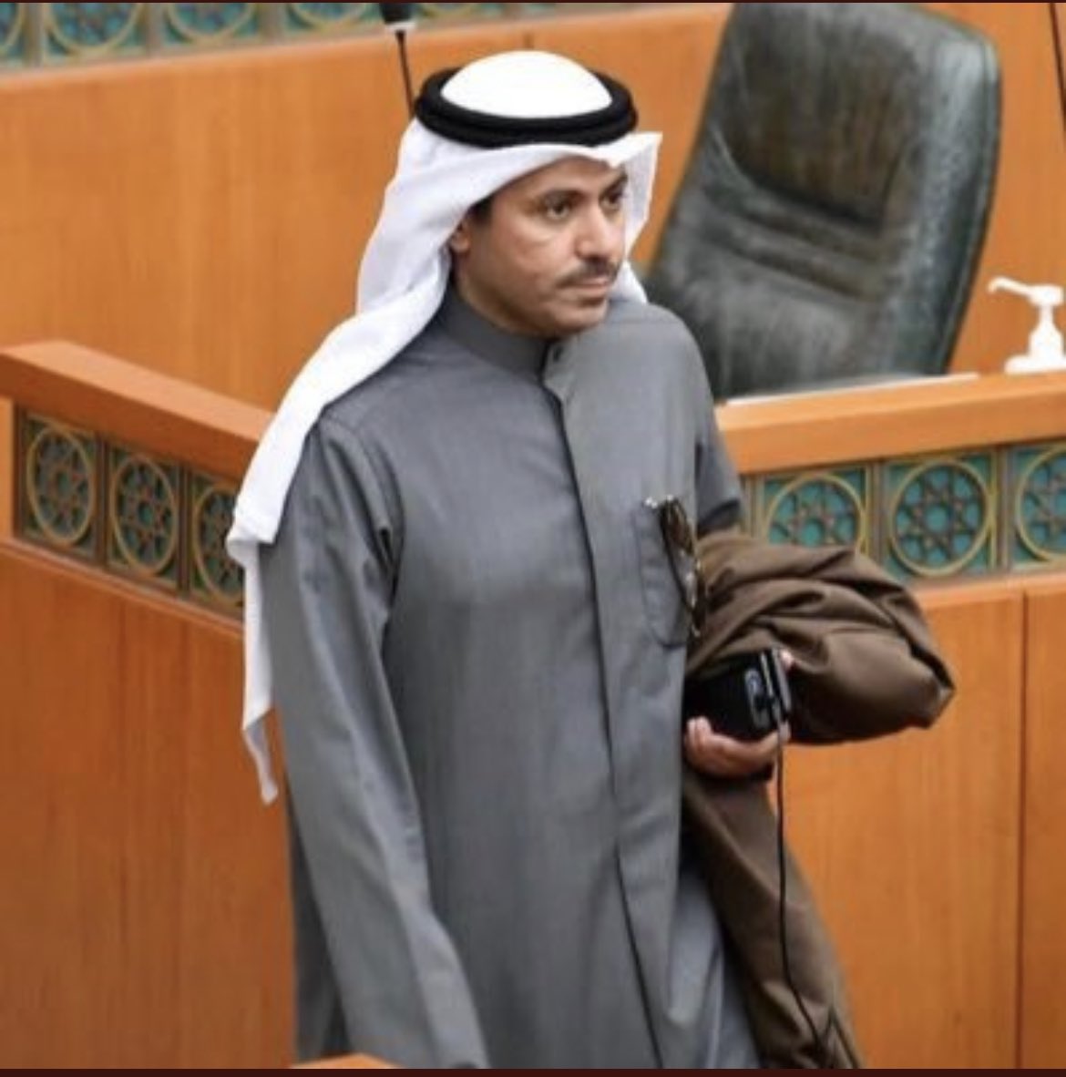 mbrk85587755's tweet photo. الكراسي عليها وسمكم و الاشاره
لو تدور الليالي ما تغير مصي��ه

دونها الشامري مبارك يبا يشب ناره 
سيرتك يا بو عبدالله على كل سيره

اتكل على الله و طيبك ب ياخذ مساره
والله انك تنموس من شعب شبه الجزيره. 
       #مبارك_بن_خجمه #مبارك_الخجمه #مجلس_الأمة_2022 #أنتخابات_مجلس_الأمة_2022 https://t.co/AQAPumYtlO