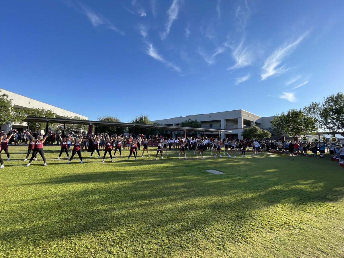 Morning pep rally ⁦<a href="/DesertRidgeHS/">DRHS Official Page🐾</a>⁩ ⁦<a href="/DesertRidge_FB/">Desert Ridge Jaguar Football</a>⁩ ⁦<a href="/MccordGps/">GPS-MCCORD</a>⁩ ⁦<a href="/DRHS_djspetz/">DJ Spetz</a>⁩ ⁦<a href="/dridgeathletics/">DRHS Jags Athletics</a>⁩