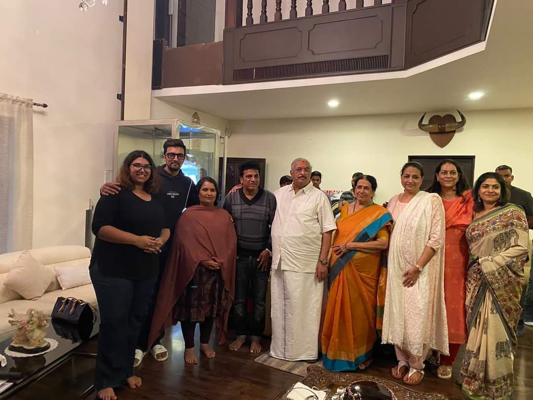 AjayKum09349880's tweet photo. Thank You Shivanna for the surprise Visit ❤️ @NimmaShivanna

Once Again Happy Birthday Kichcha Sudeep Boss 💥✨️
@KicchaSudeep

#HBDKicchaSudeep
#KicchaSudeep #VikrantRona https://t.co/UBqFnozorf