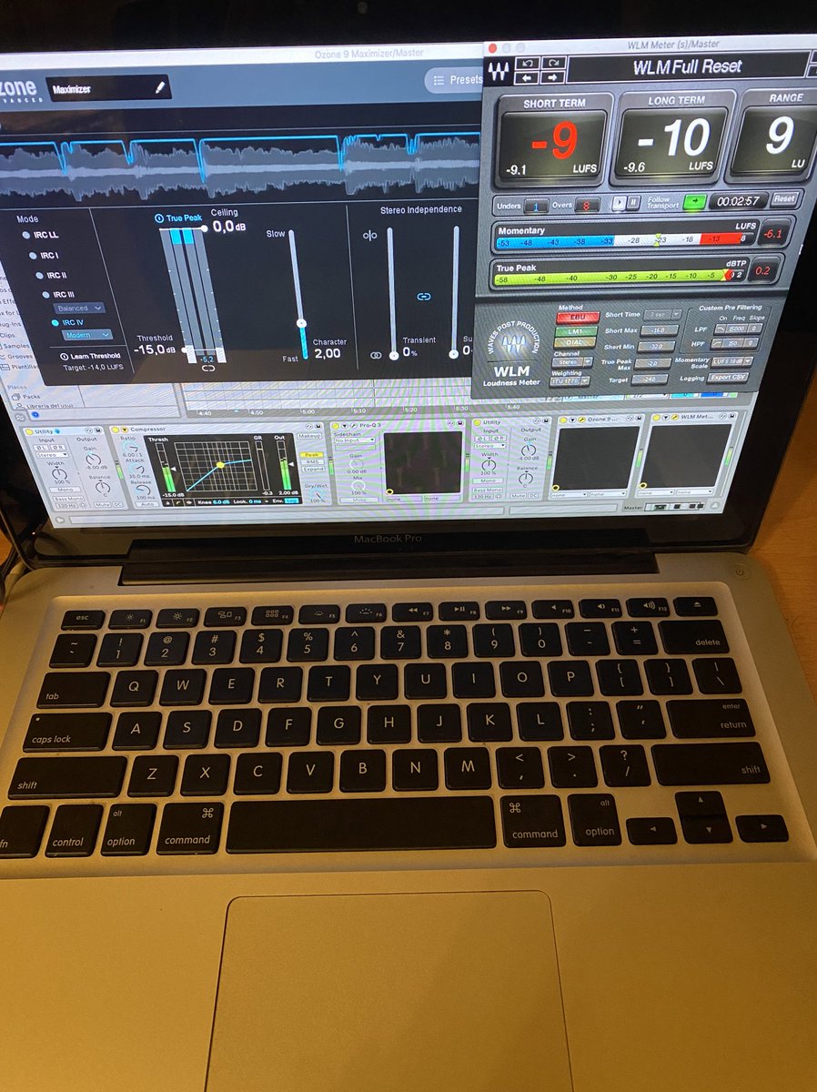 EmaaQuinteros's tweet photo. Trabajando 💻 
#produccion #mix #mastering https://t.co/gcmTSRT7Ze