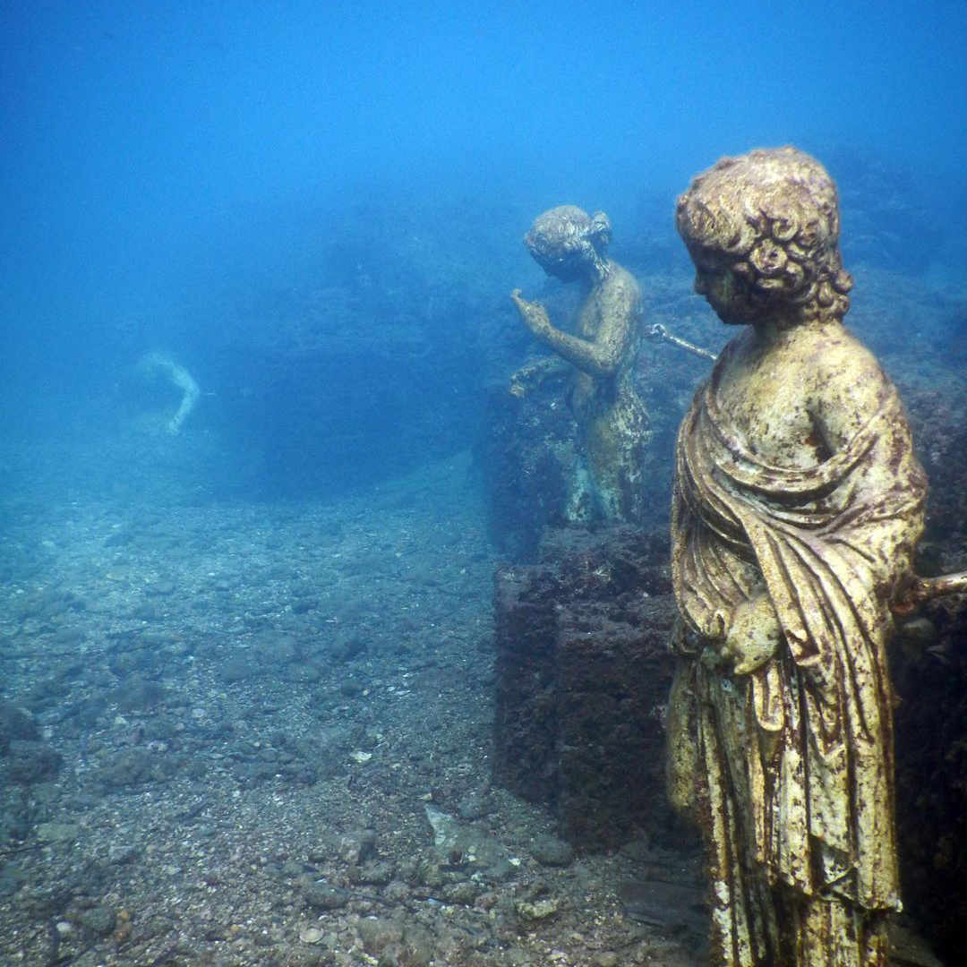 museitaliani's tweet photo. #estatealmuseo
📍CAMPI FLEGREI - Parco Sommerso di Baia (#Campania, #Italia)

Una realtà archeologica che il fenomeno del bradisismo ha confinato sul fondo marino.
@MiC_Italia @pa_fleg

 #museitaliani #travel #italy #museo #museum #cultura #culture #art #sculpture #archeology https://t.co/ziaRVNBd8b