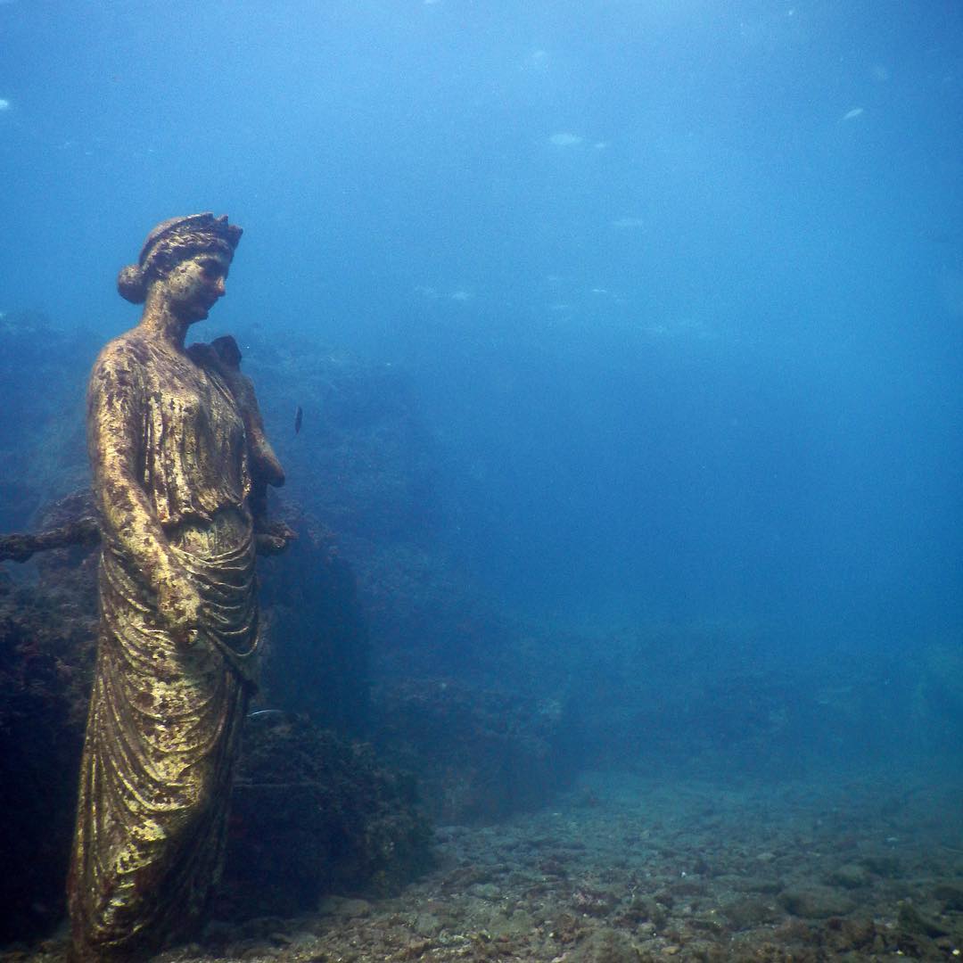 museitaliani's tweet photo. #estatealmuseo
📍CAMPI FLEGREI - Parco Sommerso di Baia (#Campania, #Italia)

Una realtà archeologica che il fenomeno del bradisismo ha confinato sul fondo marino.
@MiC_Italia @pa_fleg

 #museitaliani #travel #italy #museo #museum #cultura #culture #art #sculpture #archeology https://t.co/ziaRVNBd8b