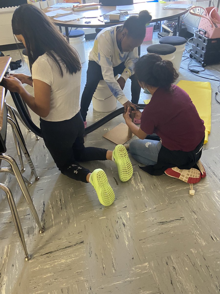 tealPGE's tweet photo. #STEMhenry @PGE_HCS is giving me motion sickness! These roller coasters are going to be incredible! Stay tuned for our final products! @MrsTBono #henryATL https://t.co/A11X9sFzPS