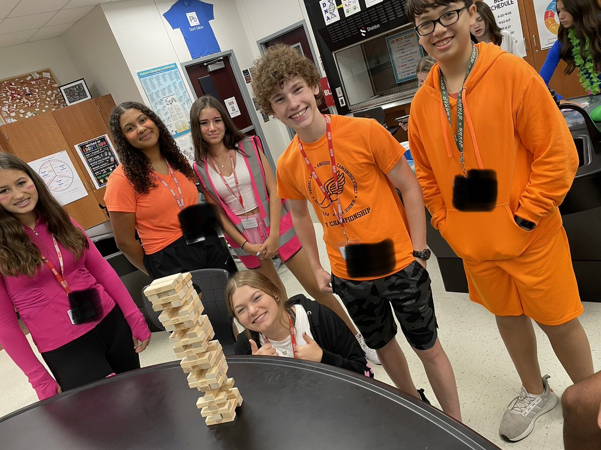 MarcusMrsD's tweet photo. Showing our TEAM spirit . @MHS9th https://t.co/1BpRvP9xPB