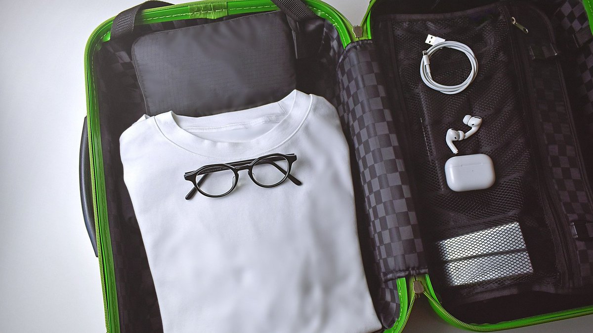 turnberryscot's tweet photo. Wondering what to pack for a weekend away but short on space? Check the weather in advance &amp; pack appropriately, layers, layers, it IS Scotland, so four seasons in one day is almost a guarantee. We’ve got everything else covered! #savvypacking #travellight https://t.co/oMAvsI8YPw
