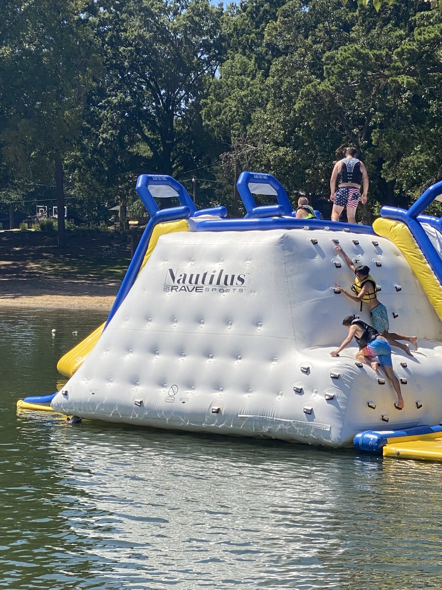 WCDS_Trips's tweet photo. Water fun for #WCDSGrade10 at Camp Thunderbird #WCDS10thTrip https://t.co/7b61a12P2f