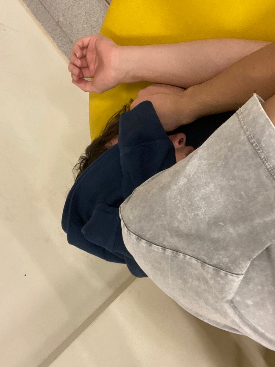 greg_grape's tweet photo. cochilinho pré almoço na bce 🥱
#calvogrape #bce #cochilo #puffamarelo https://t.co/inkGER26aj