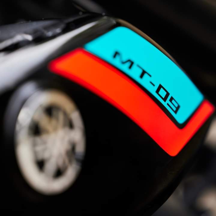 navarrohermanos's tweet photo. La nueva Yamaha MT-09 35kw 2022 es la moto ideal para los que tienen carné A2. 🔥🏍

Con su nuevo sistema de escape, nuevos inyectores de combustible y su motor tricilíndrico, esta moto Yamaha garantiza potencia y eficiencia en estado puro. 💥

¡Ven a probarla a Navarro Hermanos! https://t.co/641AzlUgnP