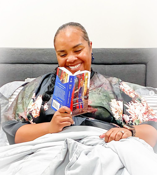 darbybaham's tweet photo. Happy Friday!! I've partnered w @urchicisshowing for the perfect weekend #giveaway.

1 winner will get: all 3 #TheFriendshipChronicles books, 1 VIP ticket to Erika’s Virtual Style Retreat, London-inspired nails from @CurvesOns, &amp; more!

Go here 4 details: https://t.co/BdRNHmdV7R https://t.co/5wqtBrhmXo
