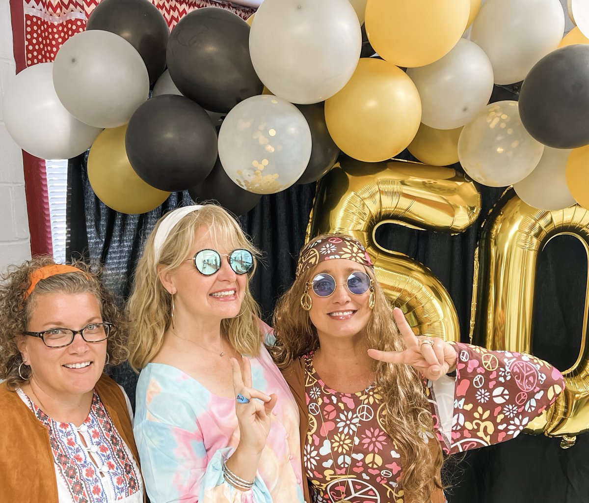 hescubcats's tweet photo. We had so much fun last night at our STEM Showcase featuring 50 Years of Excellence! Thank you so much to all of our students, parents, extended family members, and the many former staff members who stopped by to reminisce with us as we looked back over the past 50 years! @HCPSNC https://t.co/sfN6LW3Ubh