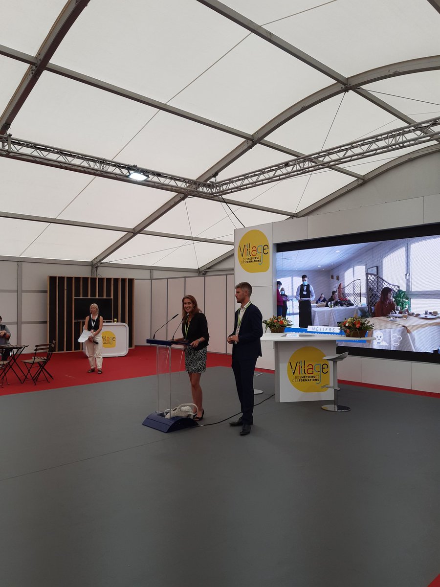 GroupamaFd51's tweet photo. Nos responsables développement Marne Ardennes @ABazile et @Kariger16 présentent @GroupamaNordEst à l'inauguration du village des métiers de la @foiredechalons #mutualisme #artisanat https://t.co/1jbx8RM7EB