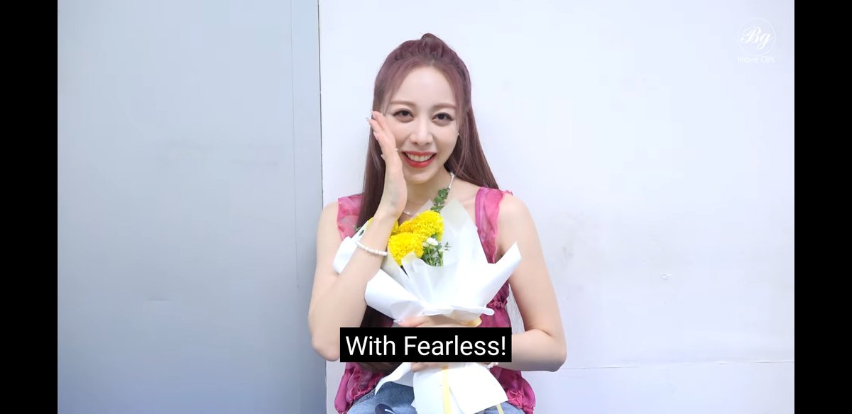 BG_ThePlaceToBe's tweet photo. Another episode of Hong Eunji admiring Fearless~ 🥺🥺🥺

#BraveGirls #Eunji #HongEunji #브레이브걸스 #홍은지 #은지 #OEHO https://t.co/6AvA7P21V5