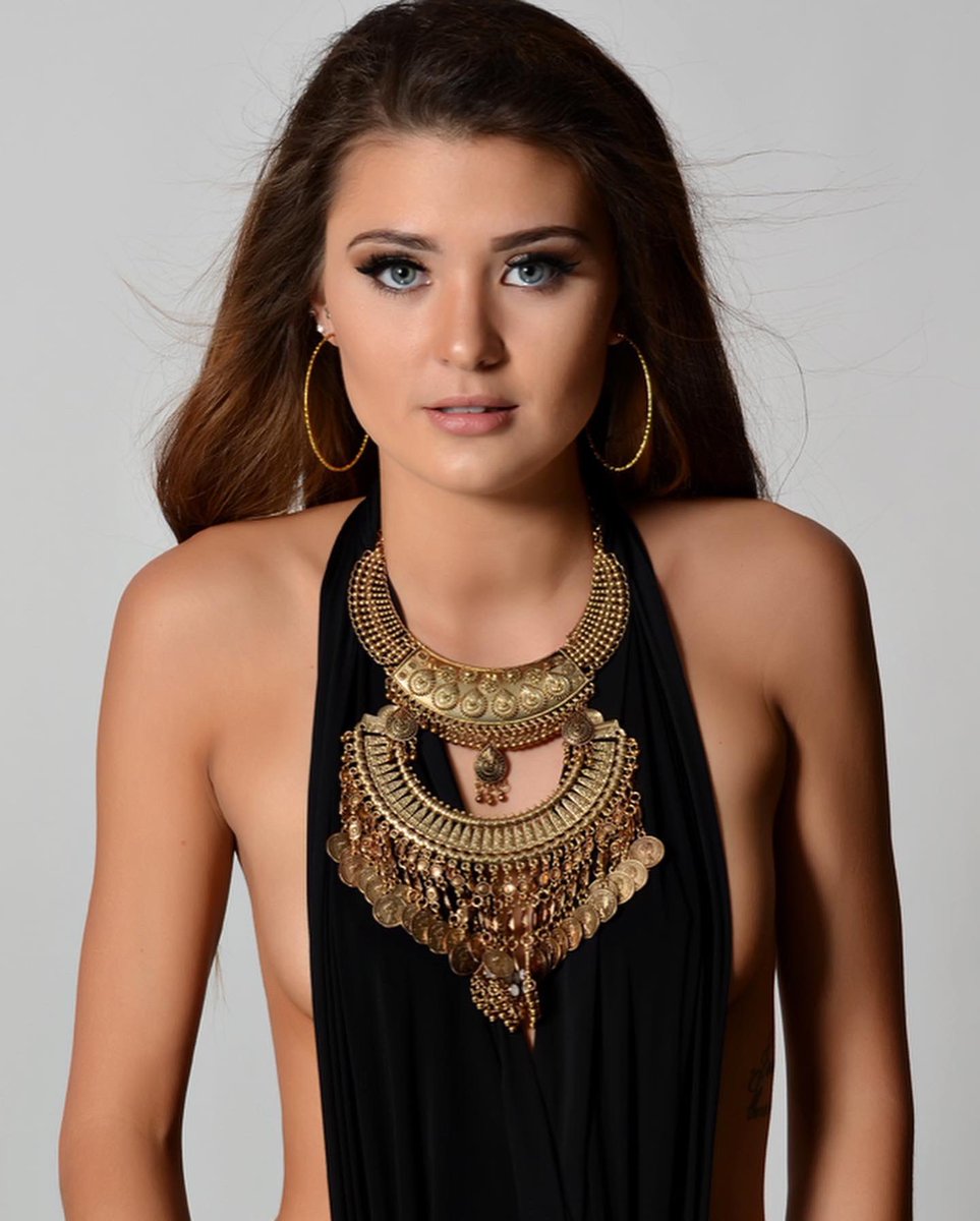 BlackCatModel's tweet photo. The little black dress works for any occasion…
@katilynhiggins13
#blackcatmodeling #littleblackdress #beautiful #brunette #scmodel #modelpose #heelslover #necklaceoftheday #photooftheday #modellife #studiophotography #thoseeyes #expertmodel #tanskin #wakeupandmakeup #portrait https://t.co/aTgX1Wrqme