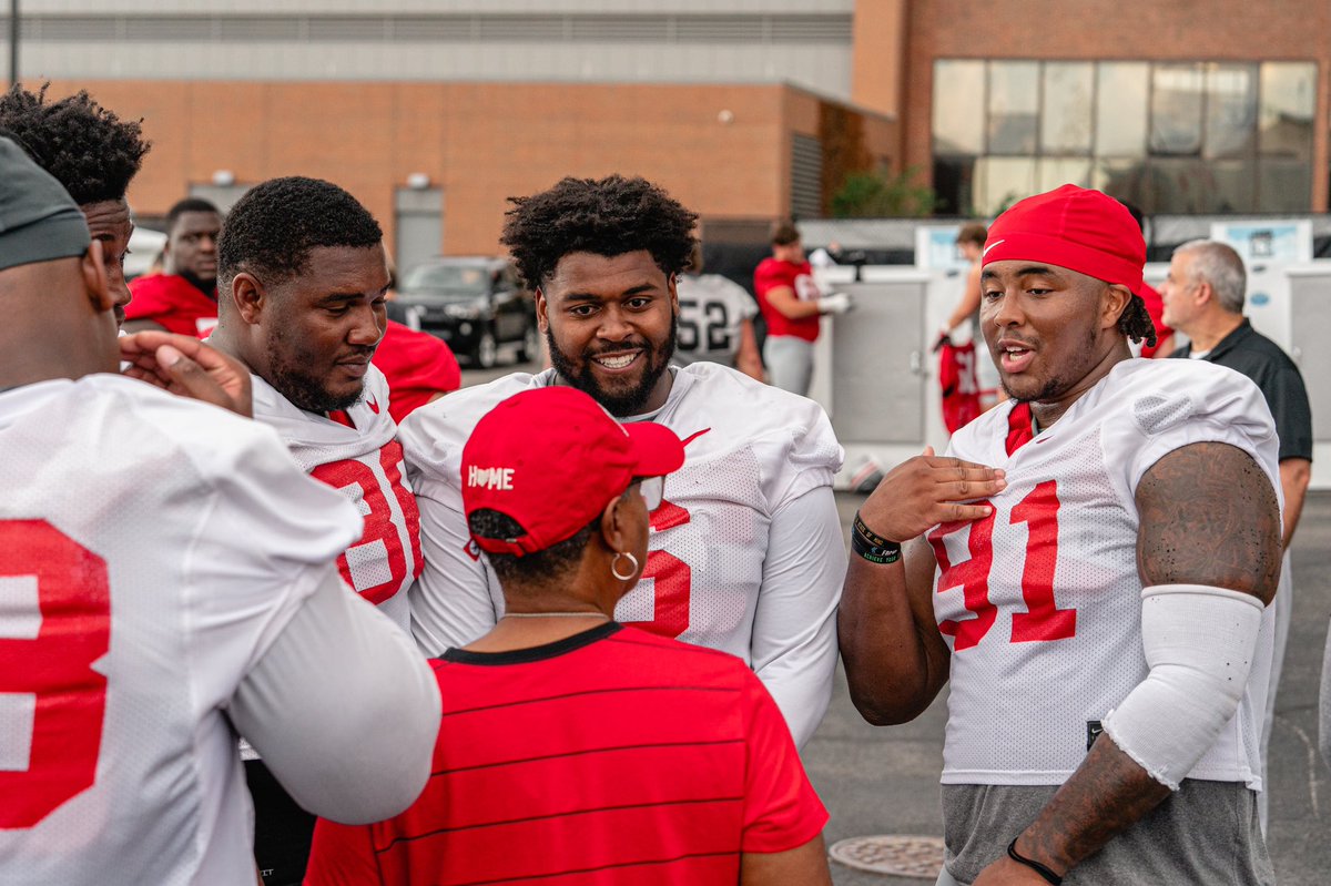 OhioStateFB's tweet photo. all about family 💯 https://t.co/fHmtSQHZaU