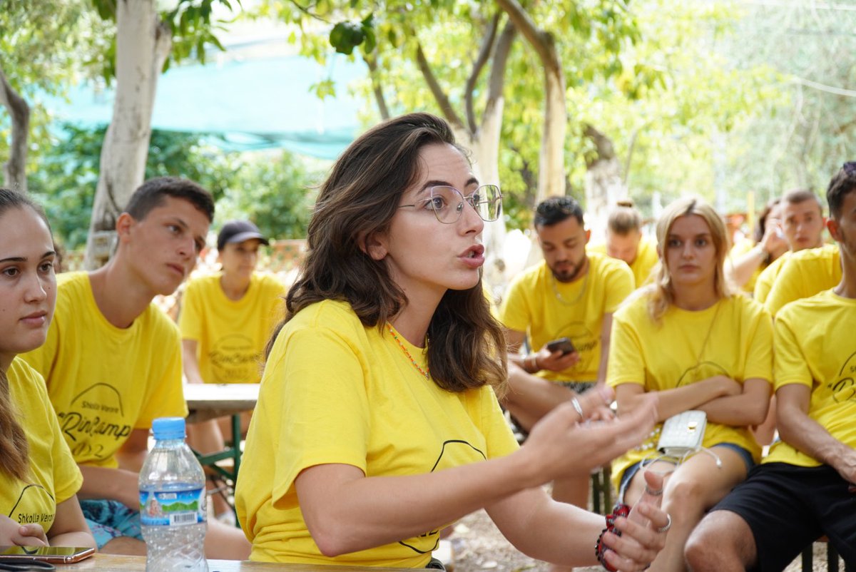 e_rinise's tweet photo. Dita 2️⃣ në #RinCamp2☀️22 u hap me prezantimin🗣e kolegëve të #UNDP, të cilët trajtuan tema interesante mbi të drejtat e njeriut, barazinë gjinore, vullnetarizmin e aktivizmin rinor, rëndësinë e shëndetit mendor🧠 tek të rinjtë dhe sfidat me të cilat ata përballen në këtë drejtim. https://t.co/a40Ofi2uhn