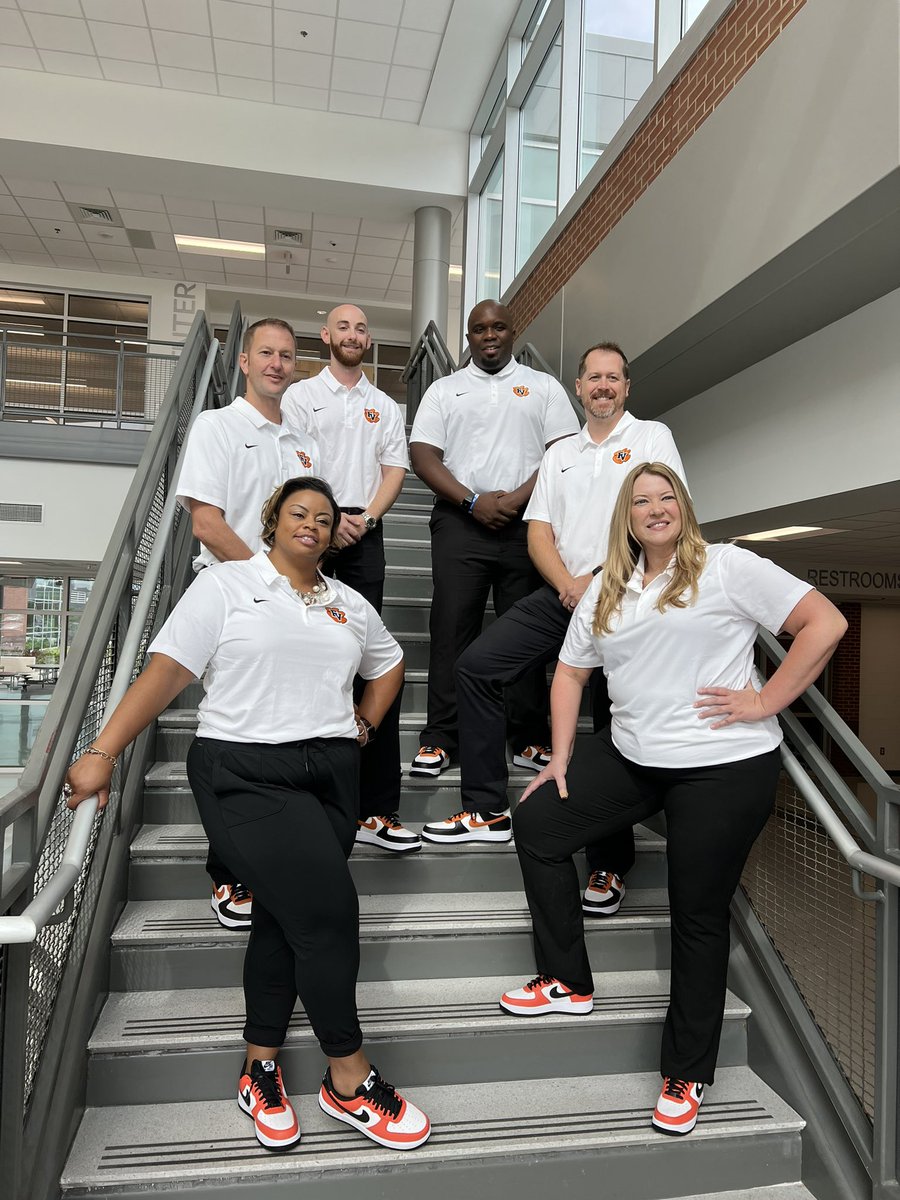 FuquayVarinaHS's tweet photo. 🧡🐅🫶🏼🐅🧡 #RollBengals #GDTBAB Great Day To Be A Bengal #GetFreshFriday 👟 https://t.co/qUYWvc34eY
