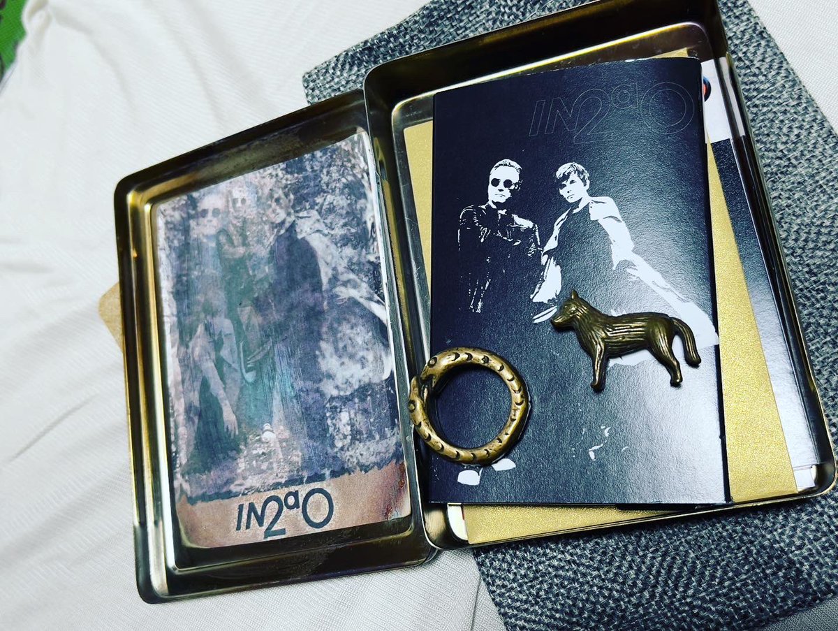 gurihonyukio's tweet photo. INTO A CIRCLE の新譜が届きました。
なんと、カセットテープでのリリース!
封を開けた途端お香の匂いが。これも演出なのかな。
#intoacircle
#paulhampshire
#ポールハンプシャー https://t.co/9obGTtblPh
