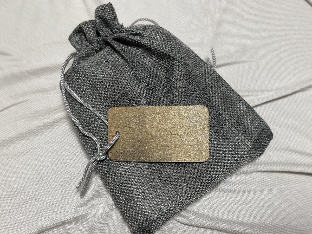 gurihonyukio's tweet photo. INTO A CIRCLE の新譜が届きました。
なんと、カセットテープでのリリース!
封を開けた途端お香の匂いが。これも演出なのかな。
#intoacircle
#paulhampshire
#ポールハンプシャー https://t.co/9obGTtblPh
