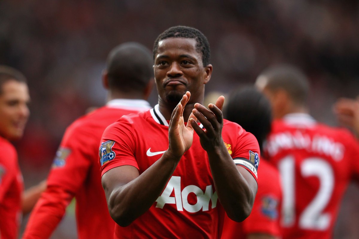 MUnitedFR's tweet photo. Evra : "Je sais qu'avant le match, Arsène Wenger a montré à tous les joueurs l'interview que j'avais faite où je les comparais à 11 bébés. Certains de leurs joueurs avaient dit qu'ils allaient me montrer de quoi ils étaient faits puis nous les avons battus 8-2." #MUFC https://t.co/ZvrbJnv7k1
