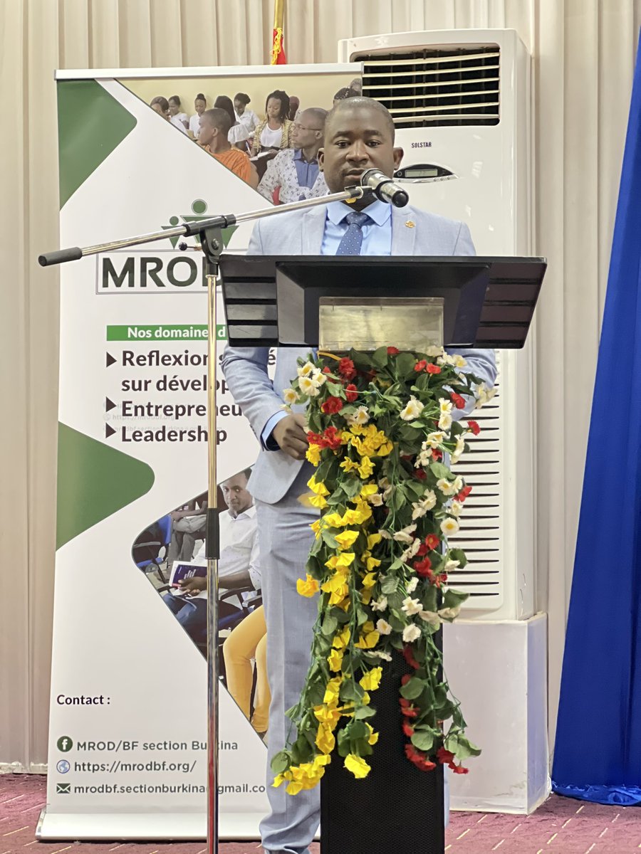 MdiOuedraogo's tweet photo. J’ai pris plaisir à faire le #MC pour l’ouverture #officielle de la 2è #conférence des #jeunes #leaders pour le #développement #CJLD initiée par le #MROD_BF. https://t.co/n7aF5nQsUZ