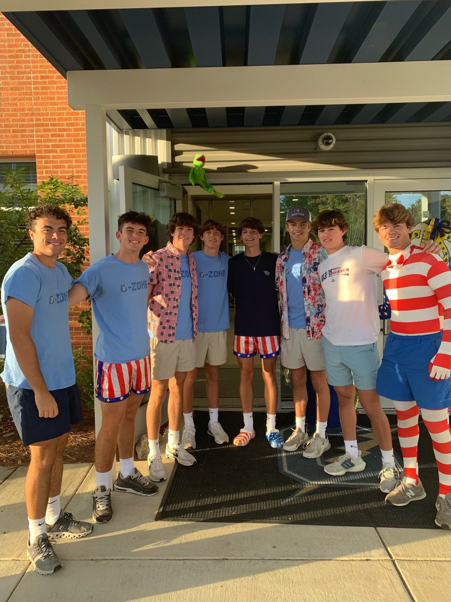 OChargers1's tweet photo. GAMEDAY🇺🇸We had a great time this morning at Central!! Thank you guys for having us!! Can’t wait to get back to Bobby tonight at 7:30‼️@OSD_Super @OxfordSD @OxfordChargers1 @nlogan22 https://t.co/3r09GbUJ94