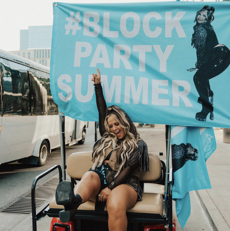 Labor Day Weekend baby!!! May we all find a boat to float on and turn up the #BlockPartySummer Playlist 🙏🏼 strm.to/BlockPartySumm…