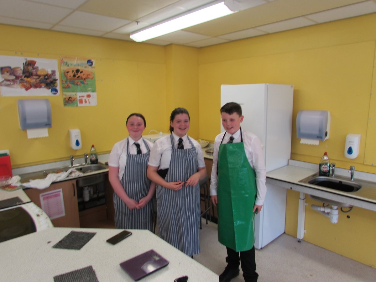 FridaySahs's tweet photo. Baking club was a popular choice this afternoon! https://t.co/spYRVbV9y2