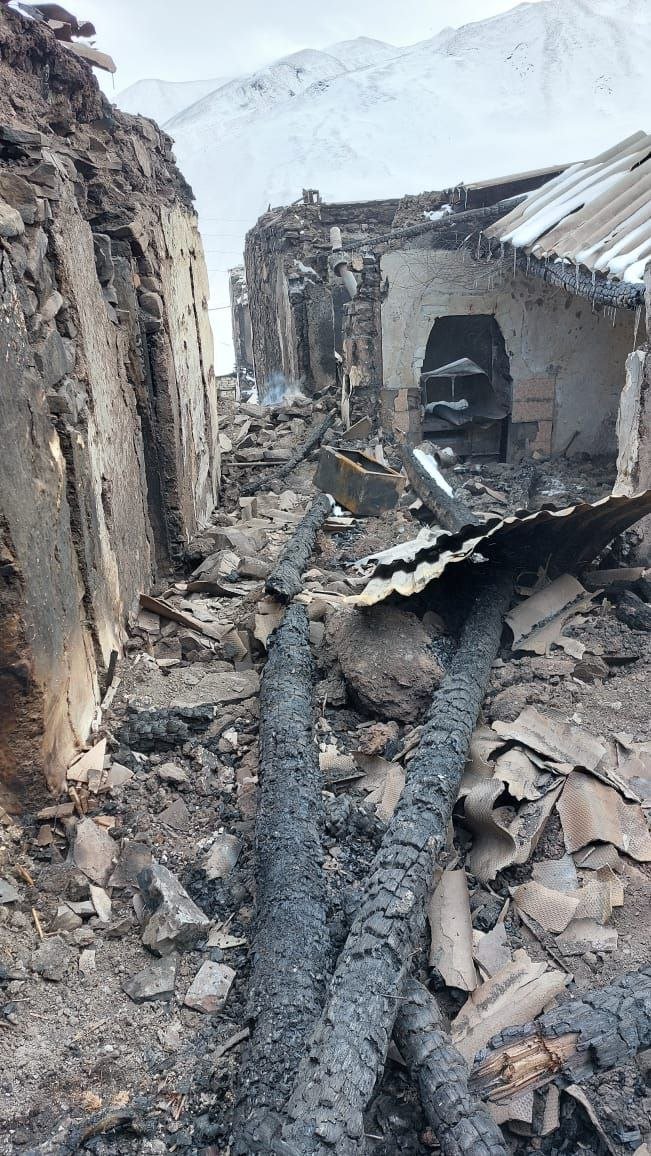 ⚡skullz.jpg | available for work tweet media