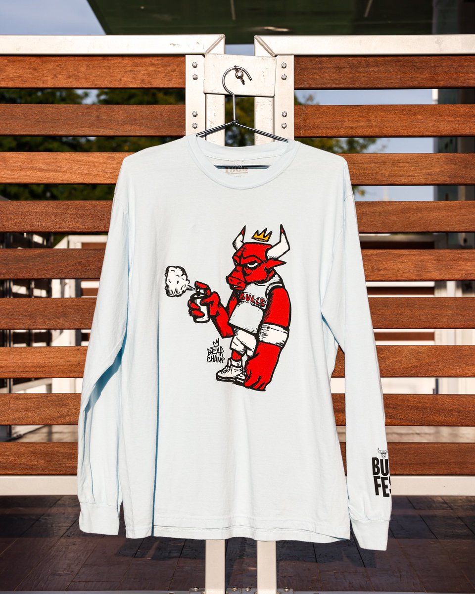 chicagobulls's tweet image. More #BullsFest merch? 👀🔥

RT &amp;amp; reply with your size for a chance to win a Limited Edition @JcRivera x 1966 long sleeve t-shirt that will be available to purchase this weekend at #BullsFest.