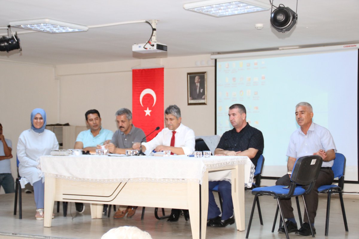 2022-23 Eğitim-Öğretim yılı "Sene Başı Müdürler Kurulu Toplantısını" Müdürümüz Sn <a href="/Mehmet_Bulut21/">Mehmet BULUT</a> başkanlığında, şube müdürlerimiz ve okul müdürlerimizin katılımıyla yaptık. Başarılı bir yıl olması dileğiyle..
<a href="/tcmeb/">Millî Eğitim Bakanlığı</a> 
<a href="/aliihsansu_/">Ali İhsan Su</a>
<a href="/BaglarKaymakam/">Bağlar Kaymakamlığı</a> 
<a href="/Murat4Kucukali/">Murat Küçükali</a>