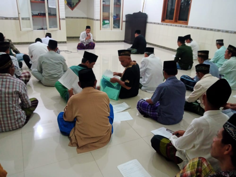 FuadThulaby's tweet photo. Gerakan Pemuda Ansor Ranting Bangun membersamai warga dan masyarakat Se Dusun Rampal Rutinan bergilir dari Masjid dan Mushola tiap malam Sabtu pahing. Acara tersebut berupa Amalan Istighosah. Jumat(02/09/2022). 
#AnsorMunjunganKeren
#MadrasahCyberTrenggalek https://t.co/T6uoSuWQWW