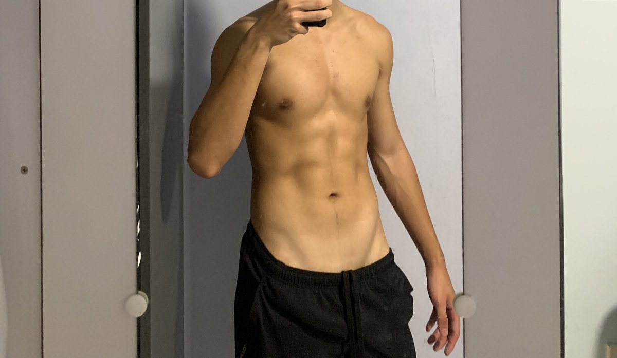 sorrythks's tweet photo. growing fatter be like https://t.co/XOVroD8k1N