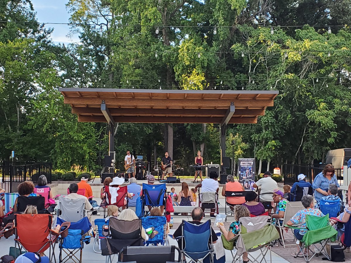 BridgeportVA's tweet photo. Thank you to Snack Bar Jones, exciting concert on the Bridgeport North Suffolk Plaza.

Next free outdoor concert is October 6th with Nashville Nights.

FMI: https://t.co/e4U0s9fIkm https://t.co/K7wz2JnYmw