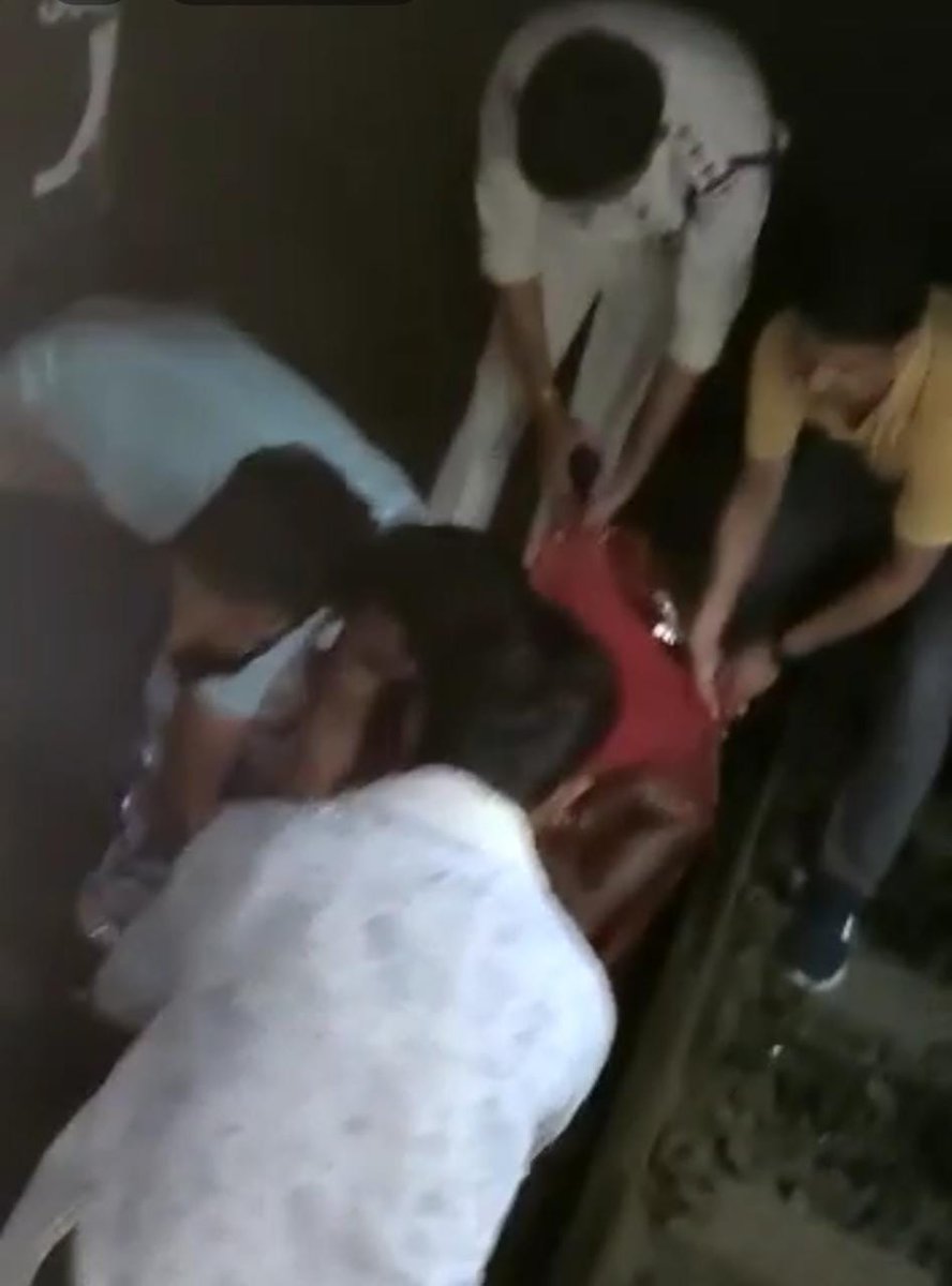 दिनांक 01/09/022 भोपाल मंडल में Aden,sse के कारण Night 19.00 (7) बजे तक   लाईन पर कार्य करवाने के कारण विजय बारवे on duty  डोलरिया   स्टेशन ( Itarsi)  के पास ट्रेन से कटने से मौत हो गई है।
<a href="/BhopalDivision/">DRM BHOPAL</a> 
<a href="/gmwcrailway/">GMWCR</a> 
JE,SSE, ADEN पर कानूनी कार्यवाही करे
सर जी