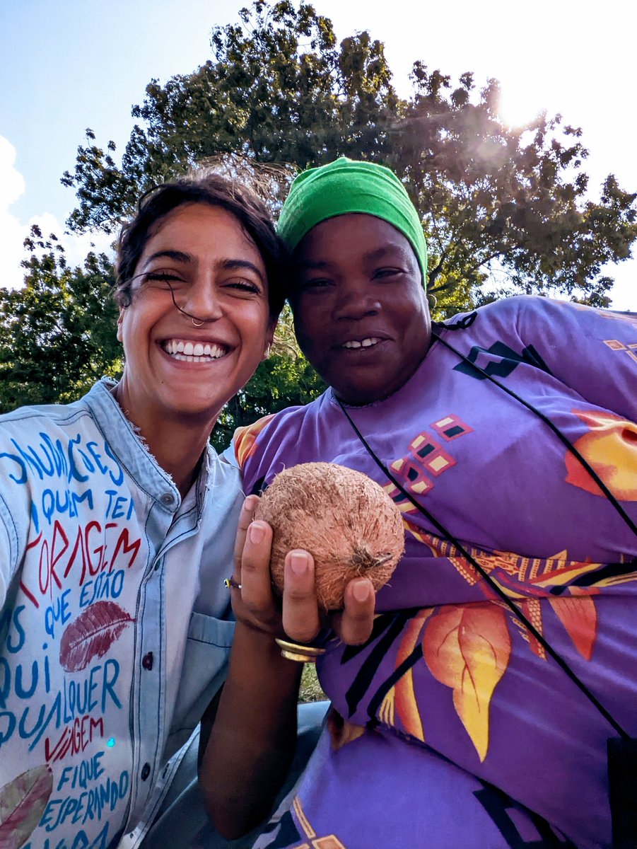 _liviade's tweet photo. Today I made my first purchase using Sarafu from @grassEcon 🥥 This was a marketplace held by Mungano, the elders 'chama'. Their voucher/currency is called Muu. They were accepting payments in Muu, Sarafu and Kenyan shillings. Multi-currency realness 🌀 https://t.co/F5uslmqK7C