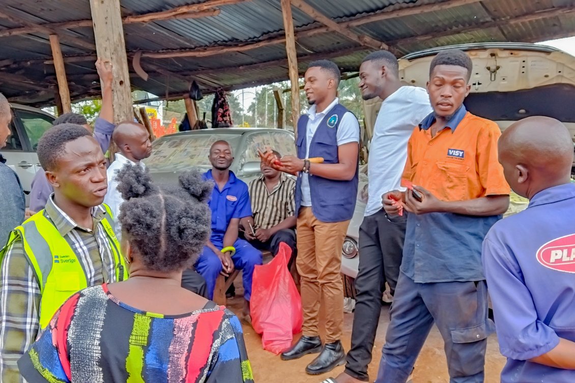 NaguruC's tweet photo. "When it's not on, it's not safe."
With support from @UNFPAUganda, we are working with health facilities under @KCCAUG to conduct outreaches intended to improve accessibility of SRHR information for key populations (KPs).
#NTIHCOutreaches || @nyhnchinaug
#LiveYourDreamUG https://t.co/RZKLYBJVVD