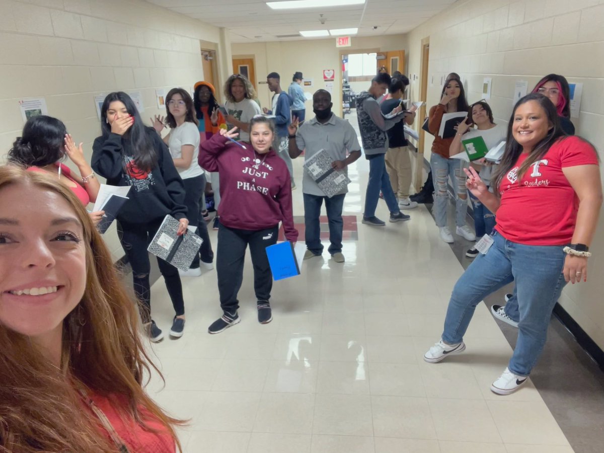 ShelbyBlackmon5's tweet photo. Happy Friday! Today students are participating in a Kingdom Gallery Walk to classify organisms using a photograph and small description. π¦ π§ #criticalthinkers #solutionfinders @taft_science @NISDTaft @NISDScience @mrs_gonzales210 https://t.co/DkdkTdtRwt