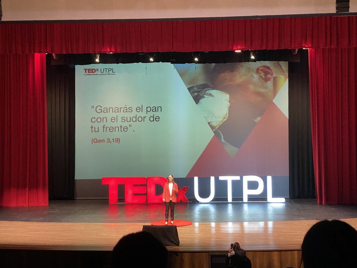 utplmisiones's tweet photo. ¿Darías la vida por tu trabajo?
“En el trabajo hay que darlo todo, pero con un sentido” @cdiazdelacruz.
#TEDxUTPL https://t.co/xhFhj8BPEA