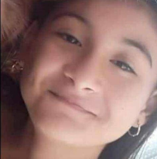 Rocío Aimará Gaitán tiene 12 años, desapareció el 31/8 en la ciudad de #Corrientes. Vestía pantalón y buzo azul de colegio y campera marrón liviana. Por favor compartir, y si la ven avisar #URGENTE  a la familia al ☎ 379-5105066, 379-4597579, 101 o 911