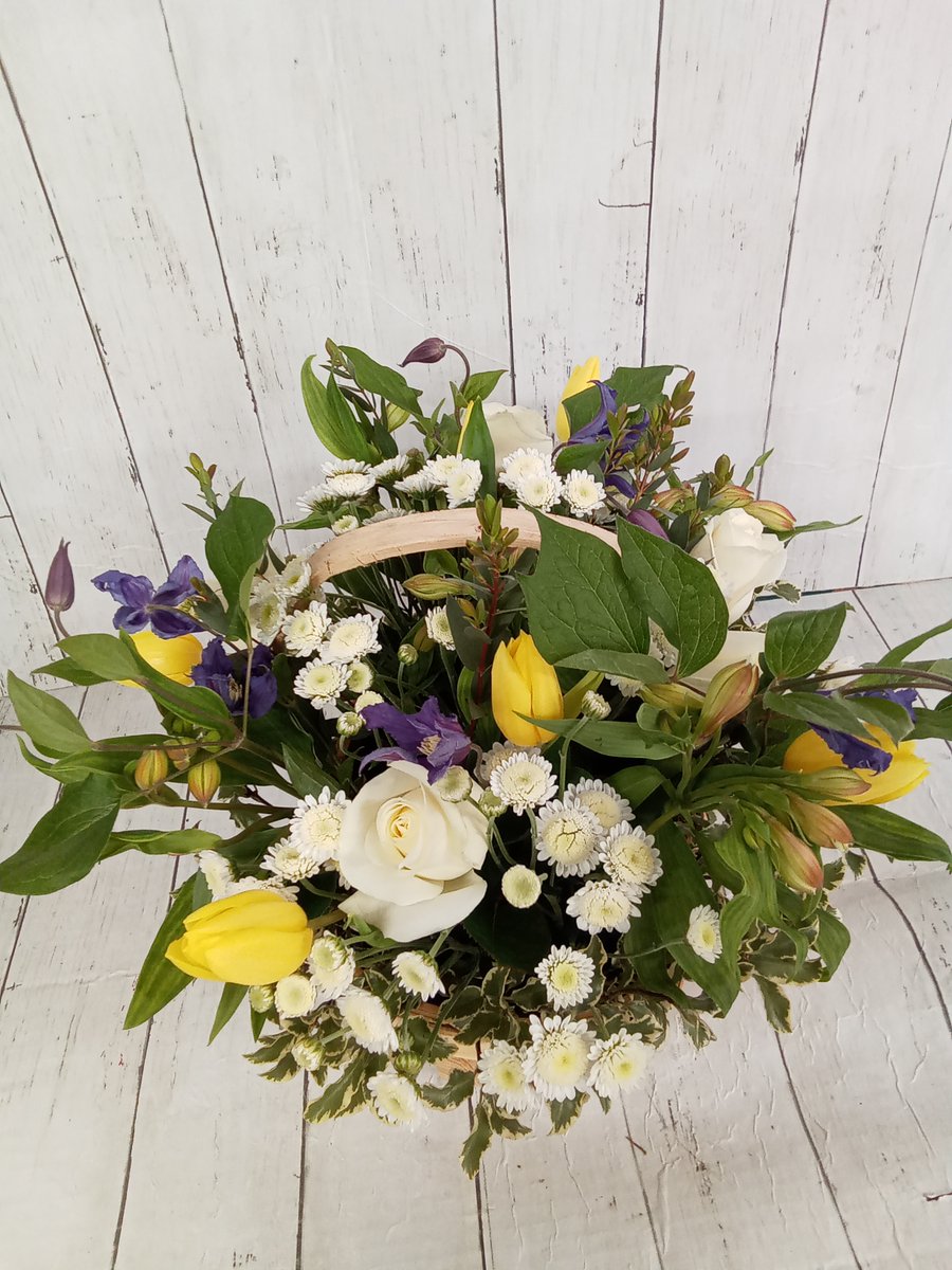 handyflowers's tweet photo. Hello #Wednesday! 🤗Make your #family and #friends feel #special and #loved by #surprising them with some #cute #handtied #bouquets! 💐😍☺️🤗
#fresh #flowers #freshflowers #flowerdelivery #freedelivery #uk #london #ukdelivery https://t.co/2B9P5DiogY